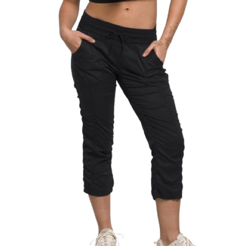 North Face Aphrodite 2.0 Water Resistant Drawstring Ruched Capri Pants